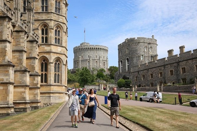 Windsor Castle Private Tour in Executive Vehicle With Admission - Private chauffeur to Windsor in a half-day window