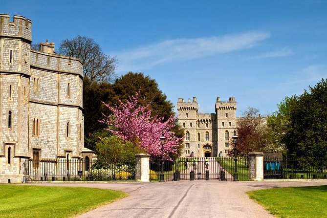 Windsor Castle Private Tour in Executive Vehicle With Admission - Why St George’s Chapel feels worth the ticket time