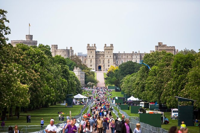 Windsor Castle Private Tour in Executive Vehicle With Admission - Price and logistics: when $444.83 per person starts to make sense
