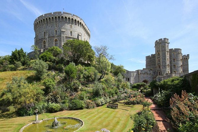 Windsor Castle Private Tour in Executive Vehicle With Admission - The thing to watch: narration and the unescorted castle format