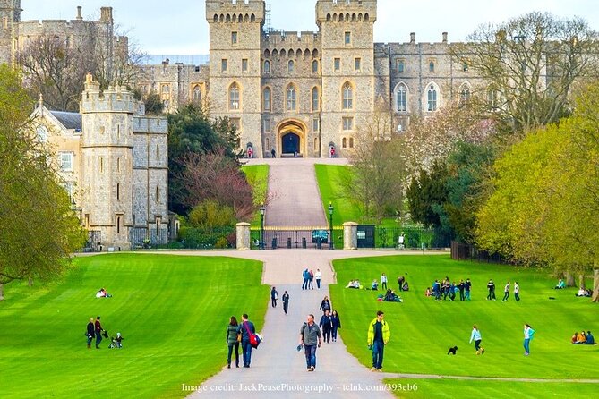 Windsor Castle & St George's Chapel Private 3-hour Walking Tour - St George’s Chapel: where royal events and tombs meet