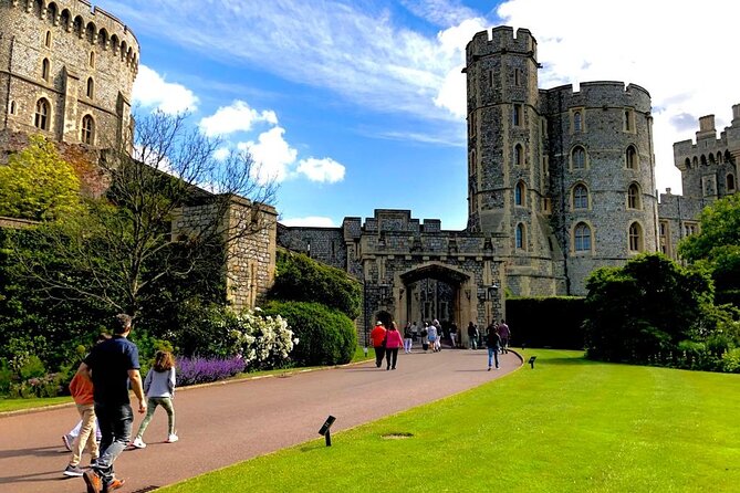 Windsor Castle Tour from London with Optional Lunch or London Eye - Buckingham Palace in summer only, State Rooms with an audio guide