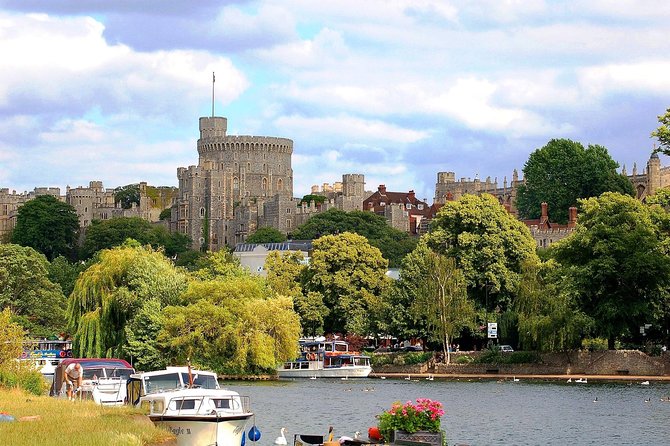 Windsor, Stonehenge and Bath Day Trip from London Spanish - Entering Windsor Castle: State Apartments and St George’s Chapel in about 90 minutes