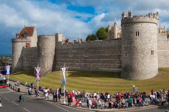 Wonderful Westminster Tour & Visit Windsor Castle - Starting at The Ritz, then rolling into Green Park and Buckingham Palace