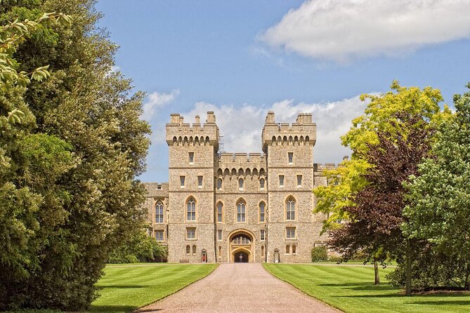 Wonderful Westminster Tour & Visit Windsor Castle - Trafalgar Square, Horse Guards Parade, and Whitehall: quick hits that add up